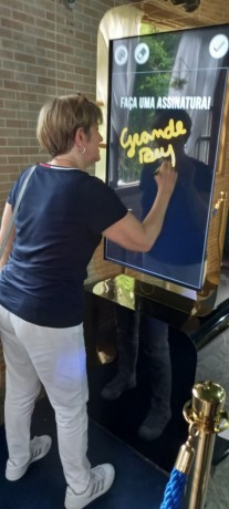 totem-smartphone-big-4